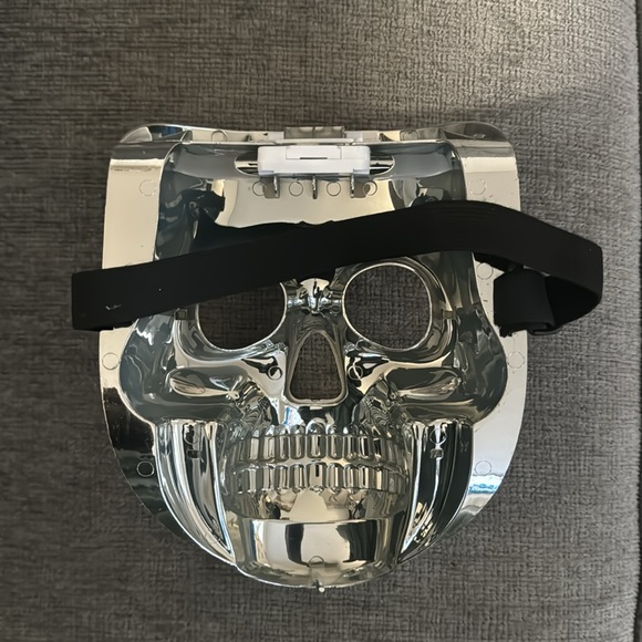 💀Metalic LED Skull Mask💀 - Picture 4 of 5